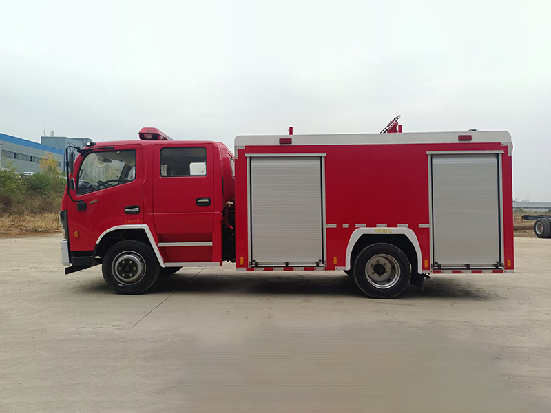 4吨东风双排水罐消防车