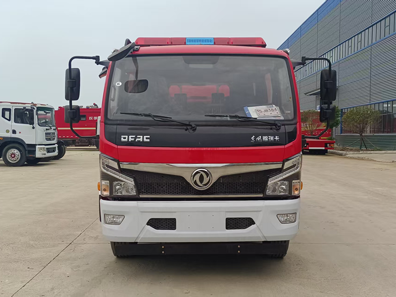 4吨东风双排水罐消防车