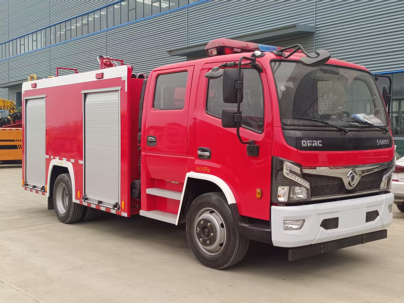 4吨东风双排水罐消防车