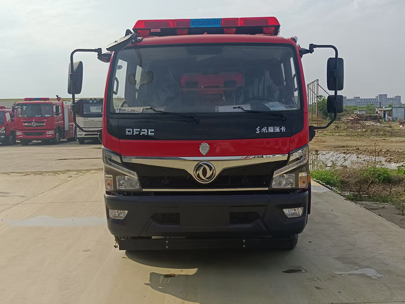 5吨东风大多利卡水罐消防车