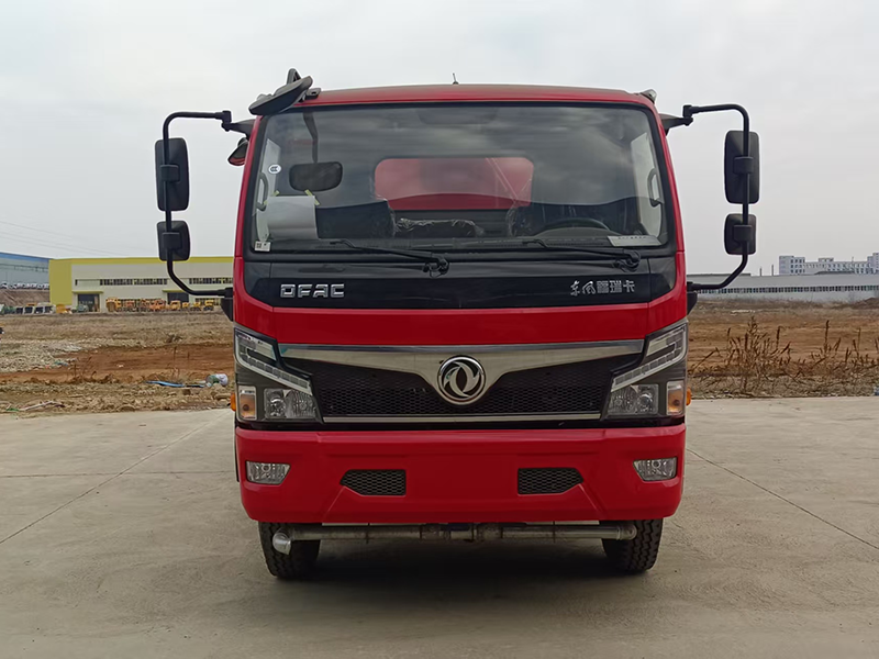 东风多利卡8吨消防洒水车