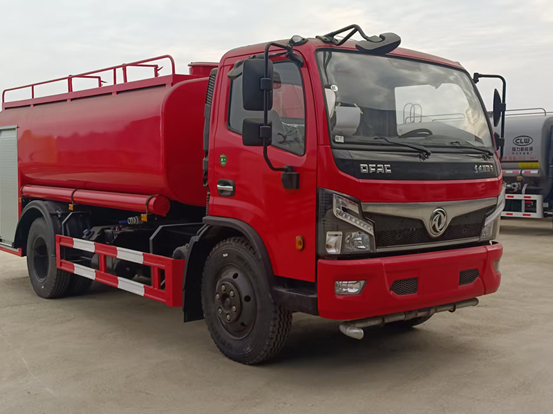 东风多利卡8吨消防洒水车