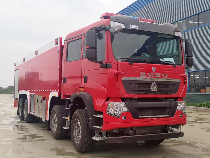 重汽豪沃25吨水罐消防车