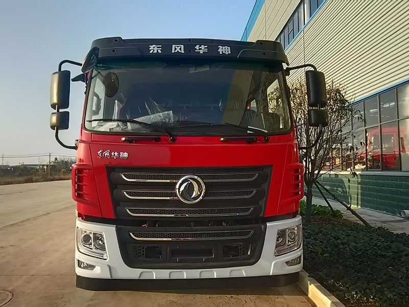 东风华神8吨水罐消防车