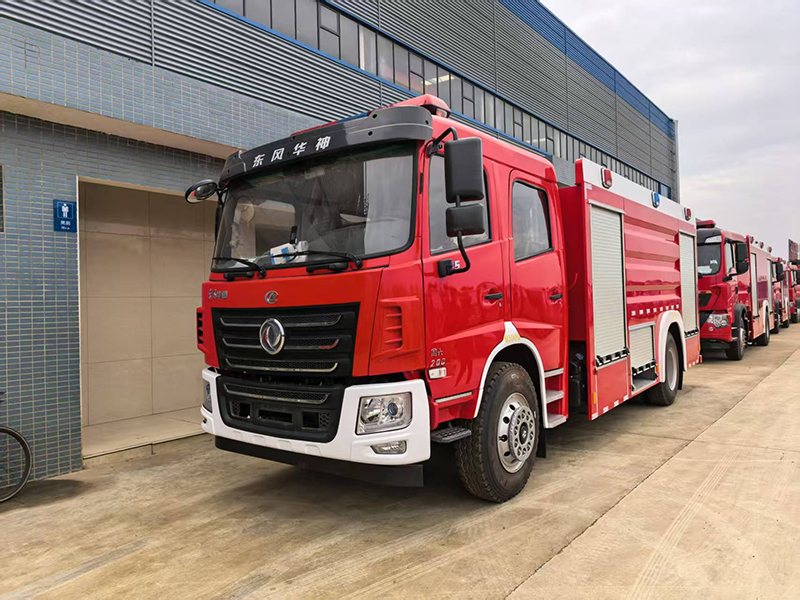 东风华神8吨水罐消防车