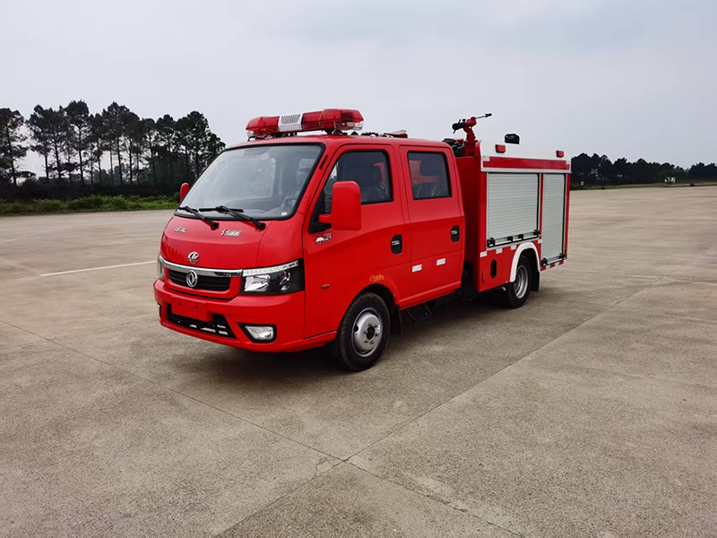 东风途逸1吨水罐消防车