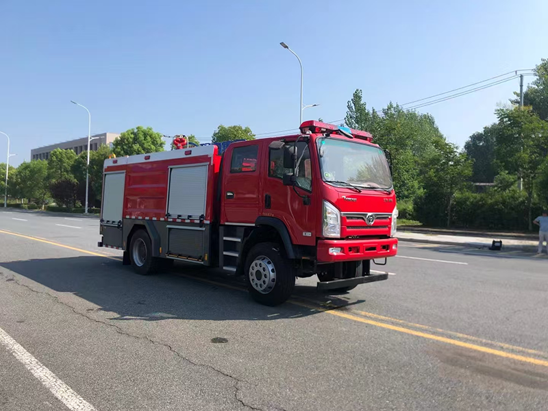 三环四驱6吨水罐消防车